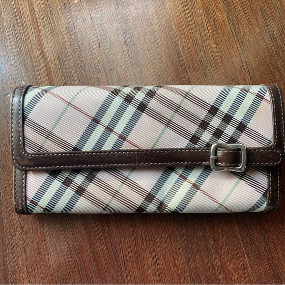 Burberry Handbags - Burberry Nova Check Wallet
